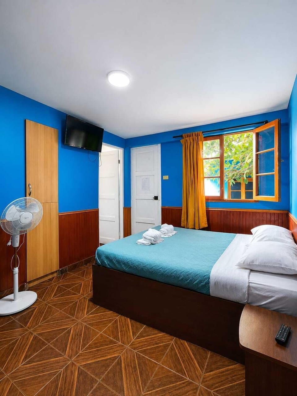 Deluxe Double Room, 1 Queen Bed | Desk, laptop workspace, free WiFi, bed sheets