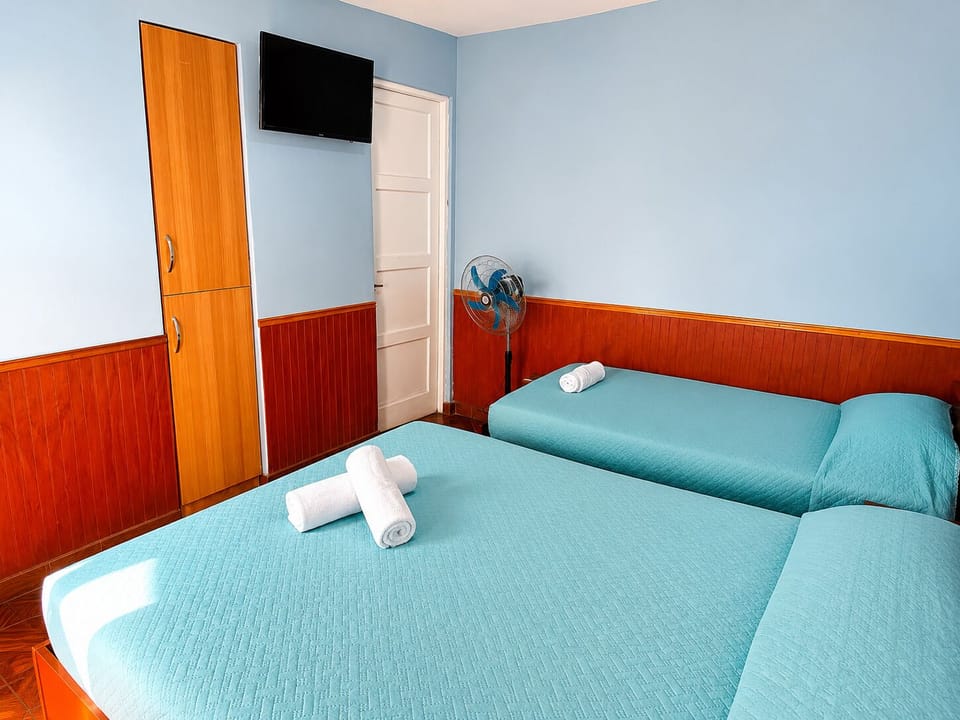 Luxury Triple Room | Desk, laptop workspace, free WiFi, bed sheets