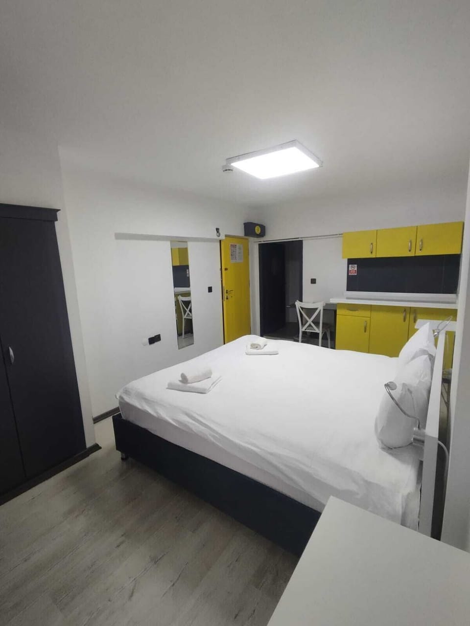 Standard Double Room, City View | Desk, free WiFi