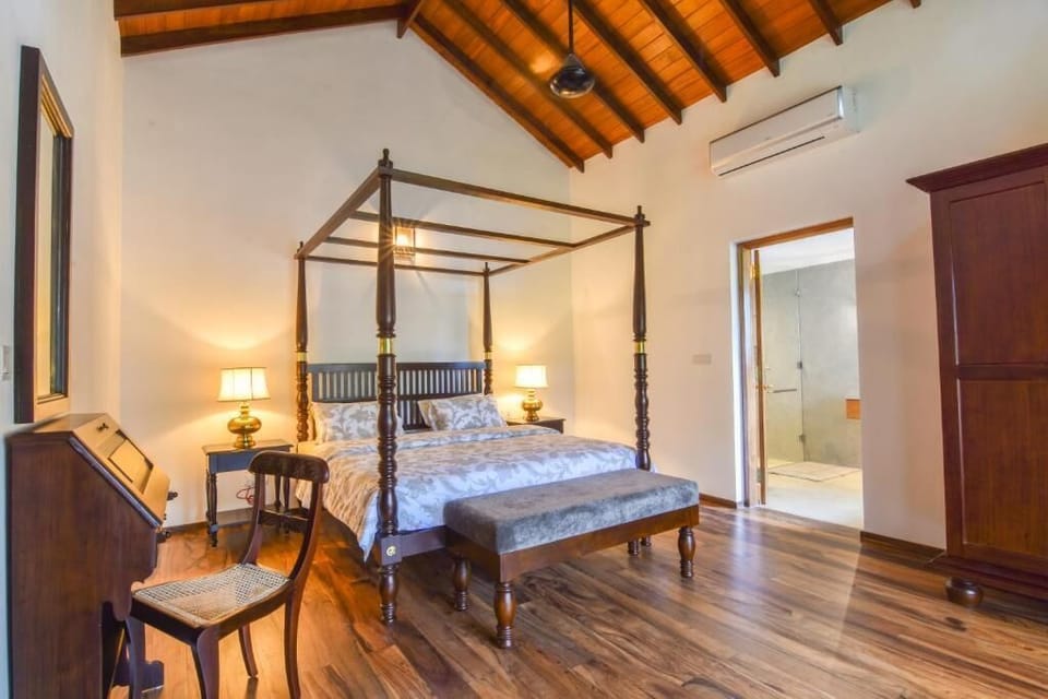 Deluxe Double Room, 1 King Bed, Bathtub, Garden View | Bed sheets