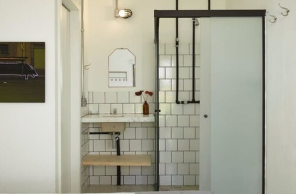 Superior Double Room | Bathroom | Shower, hair dryer, towels