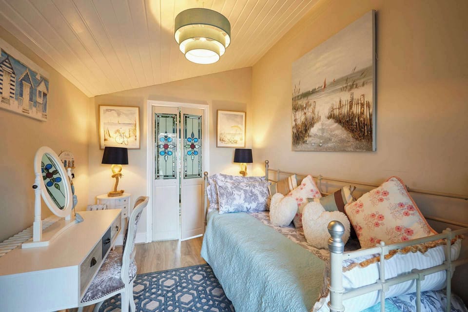Host Stay The Cheeky Squirrel Apartment in Wallasey