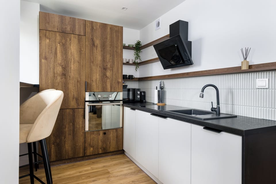 Deluxe Apartment, City View | Private kitchen | Full-size fridge, microwave, oven, stovetop