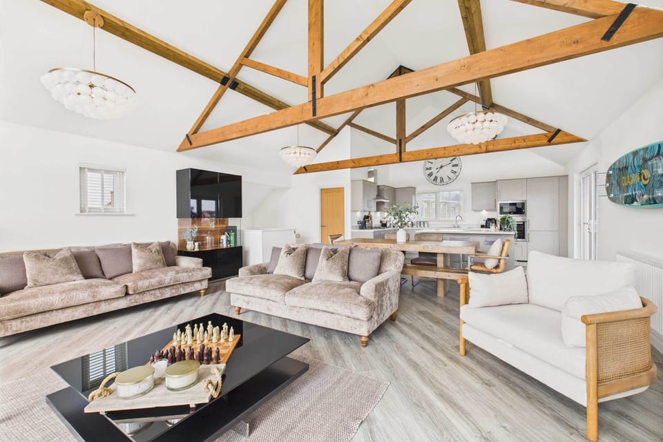 House | 3 bedrooms, desk