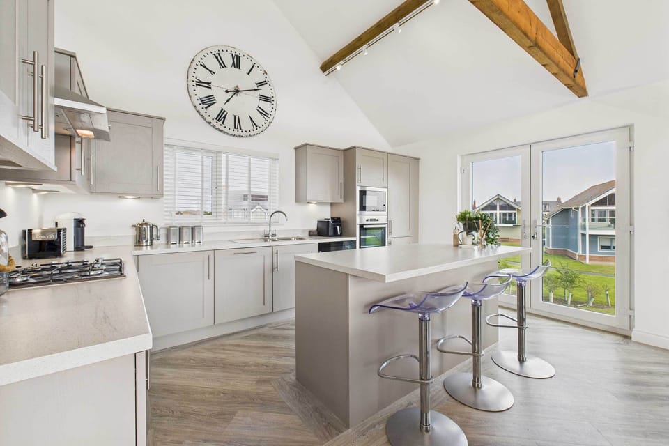 House | 3 bedrooms, desk