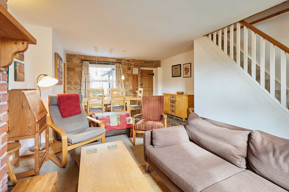 House | 3 bedrooms, desk