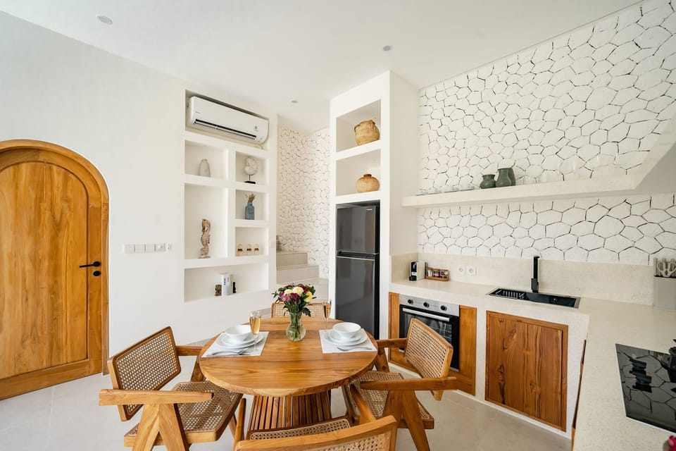 Luxury Villa, 1 King Bed, Patio, Pool View | Dining room