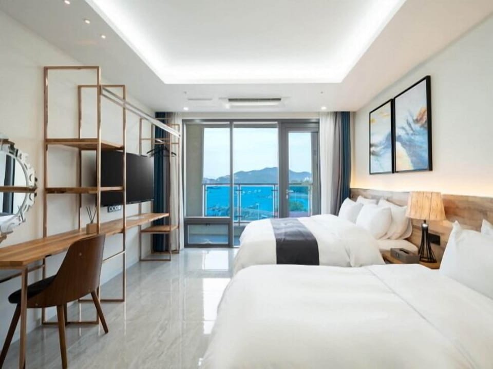 Deluxe Twin Room, Balcony, Sea View | Free WiFi