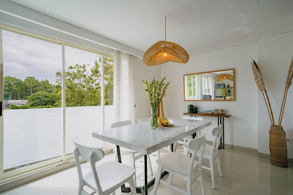 Comfort Villa, 2 Bedrooms | Dining room