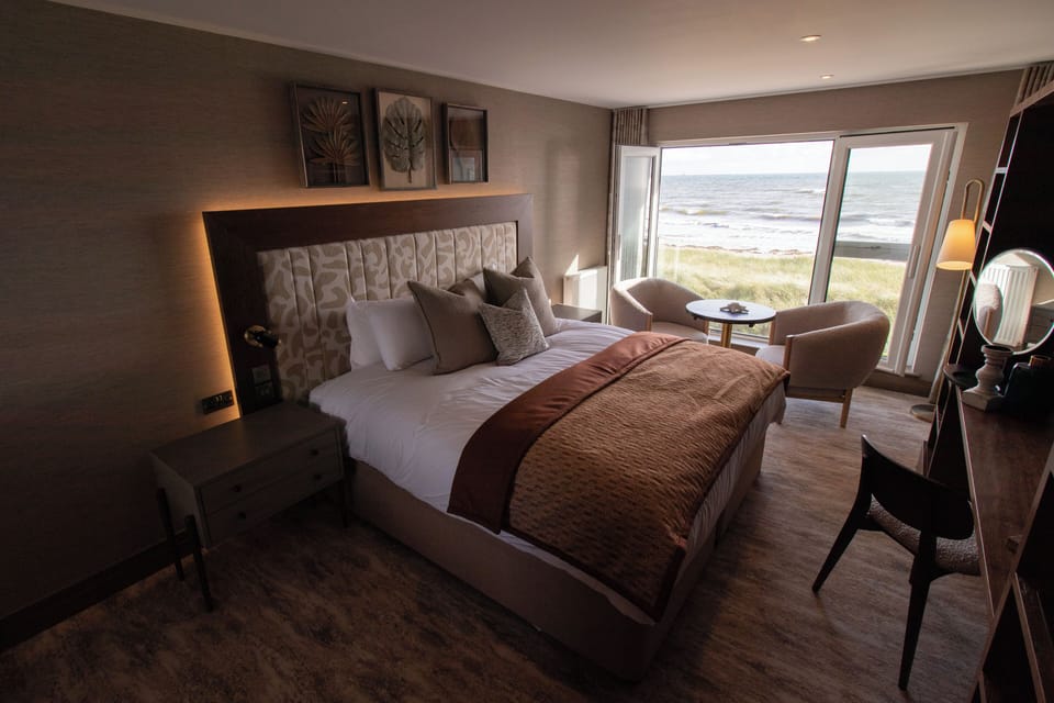 Premium Room | Desk, laptop workspace, iron/ironing board, free WiFi