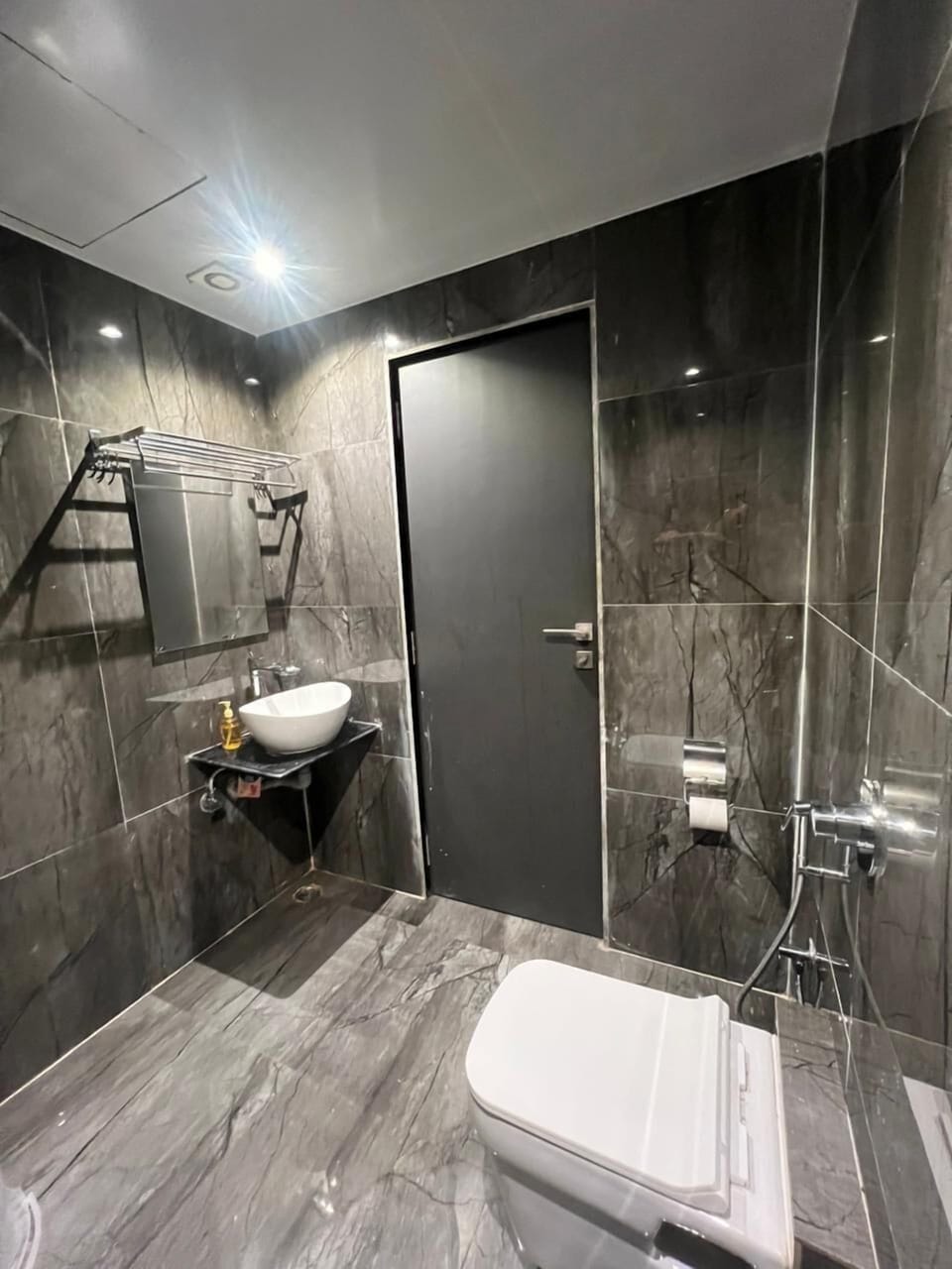Shower, free toiletries, slippers, bidet