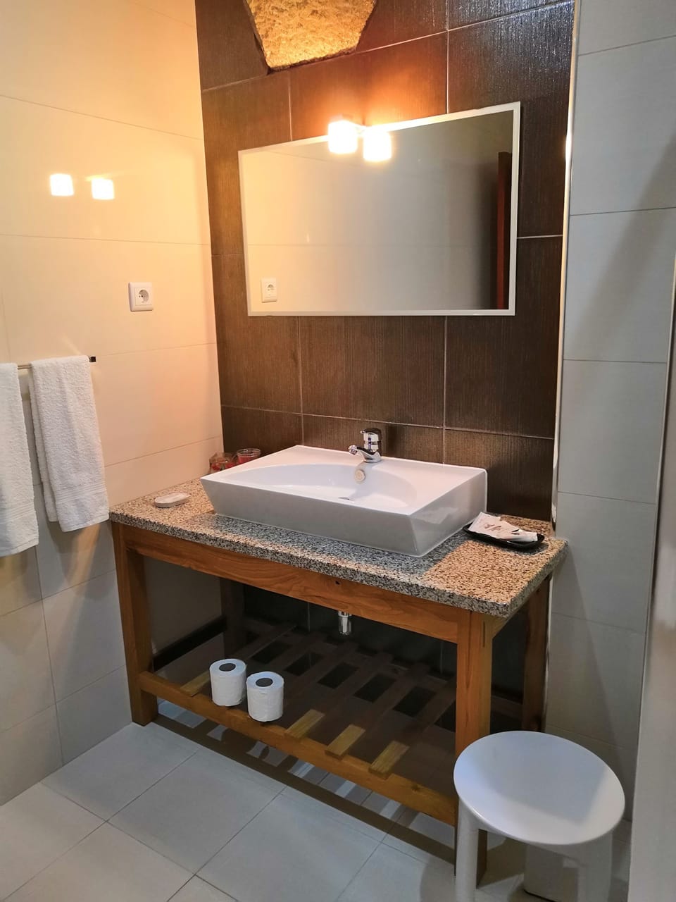 Double Room, Garden View | Bathroom | Shower, free toiletries, bidet, towels