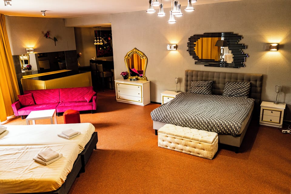 Junior Suite, Garden View | Desk, soundproofing, cribs/infant beds, free WiFi