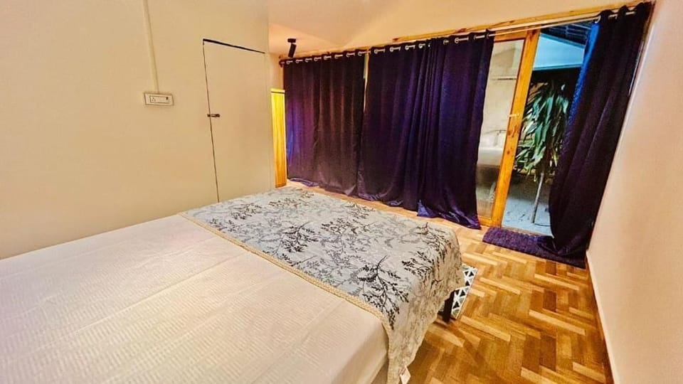 Superior Room, Mountain View | In-room safe, desk, laptop workspace, soundproofing