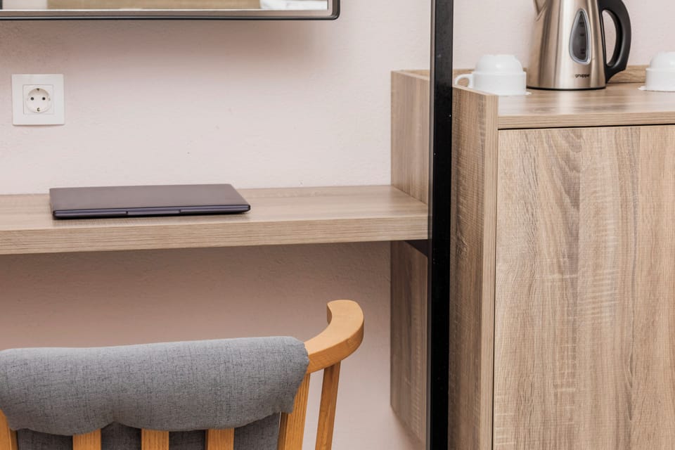 Junior Suite | In-room safe, free cribs/infant beds, free WiFi, bed sheets