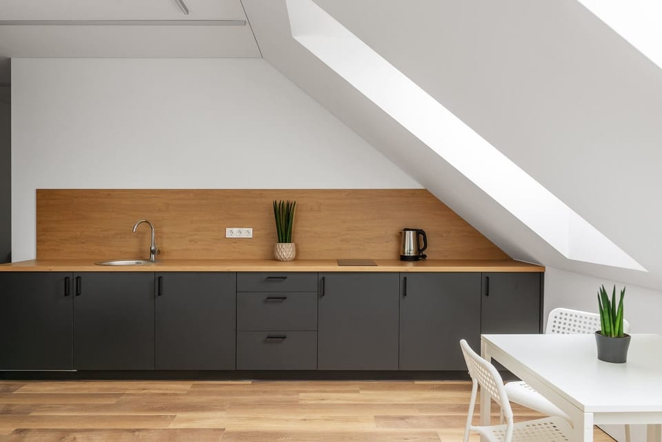 Family Room, City View | Desk, free WiFi