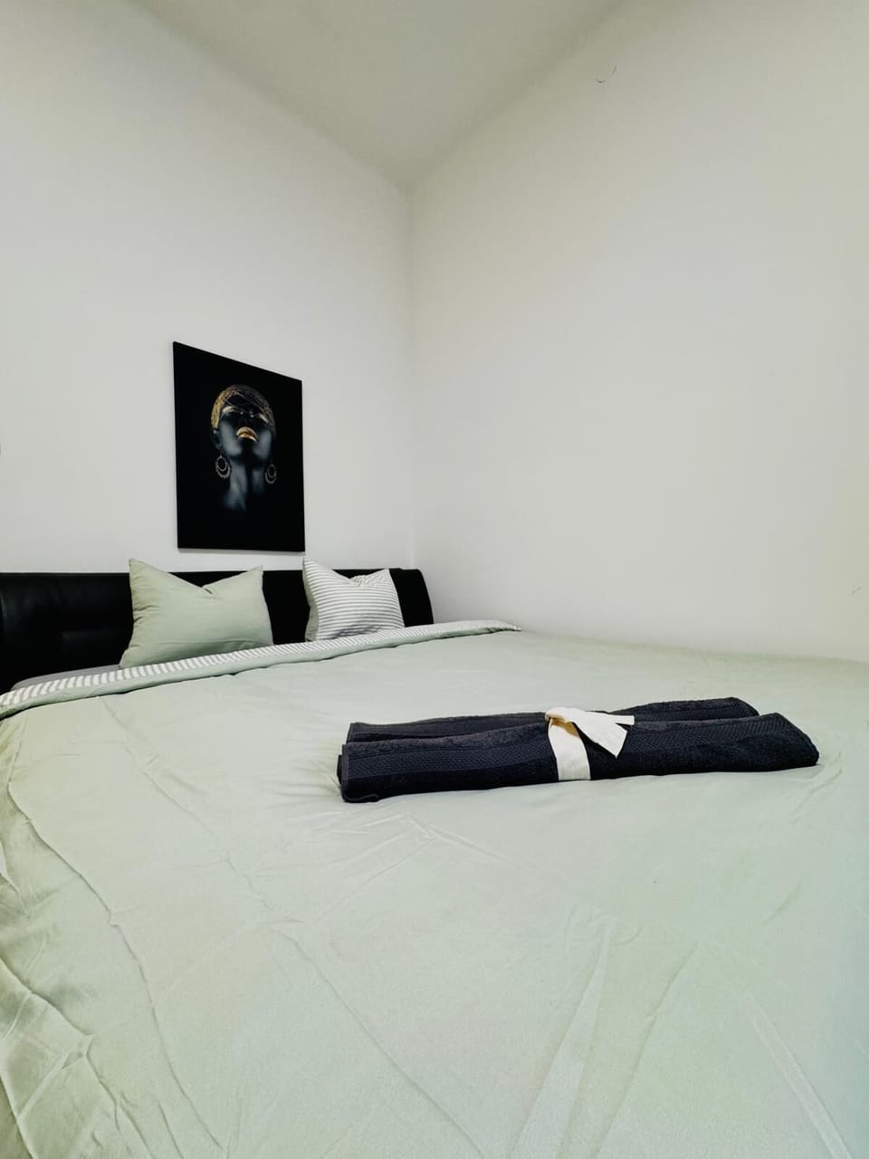 Basic Apartment | Iron/ironing board