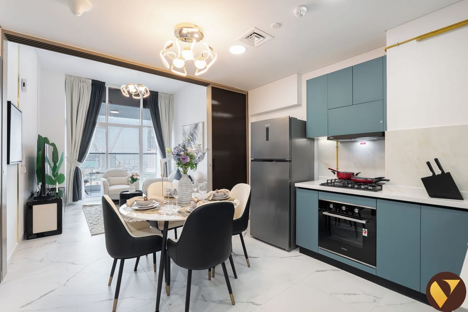 Luxury Apartment, Balcony, City View | In-room dining