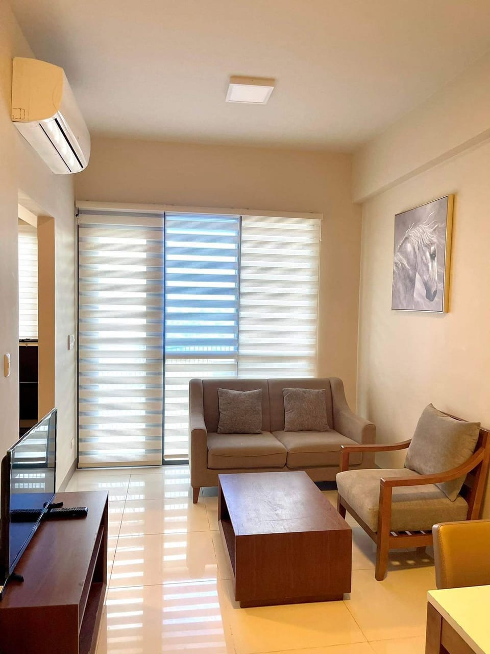 Comfort Condo, 1 Double Bed, Balcony, Beach View | Living area