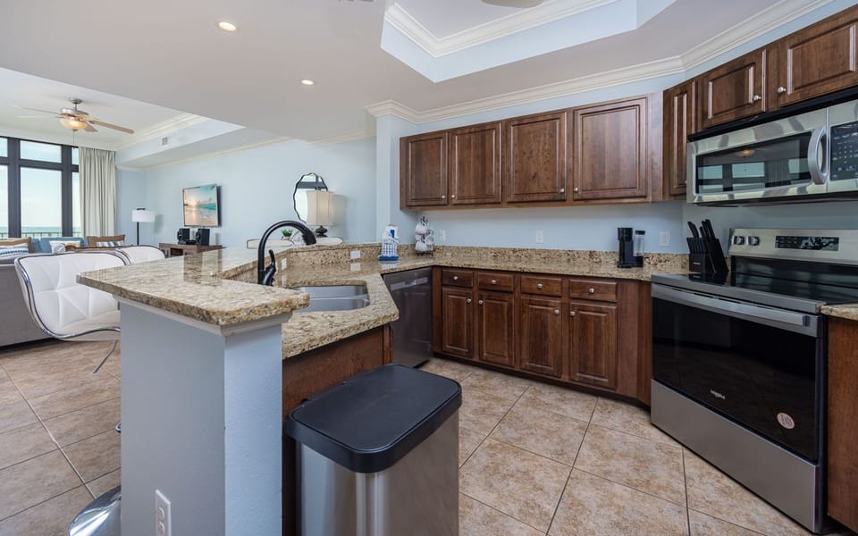 Condo, 3 Bedrooms | Private kitchen | Coffee/tea maker, fridge, oven