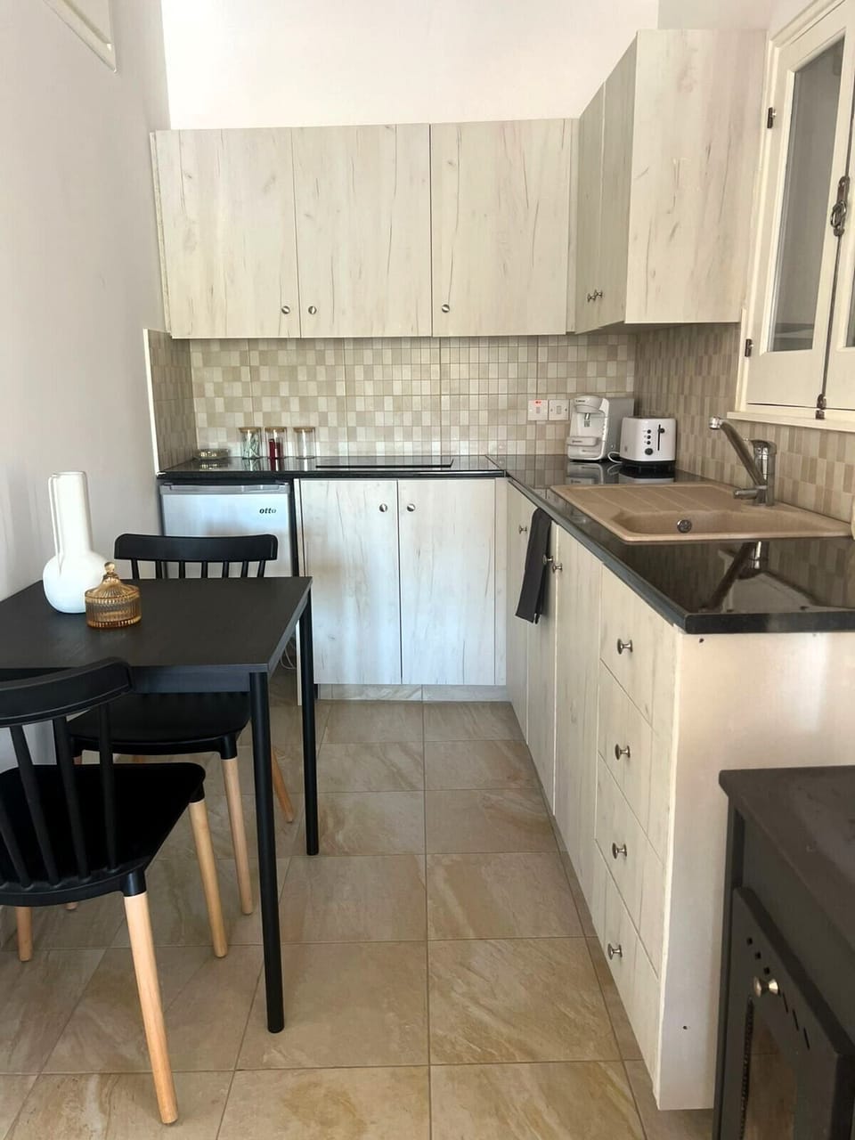 Deluxe Double Room, Balcony, Mountain View | Private kitchen | Espresso maker, coffee/tea maker, electric kettle