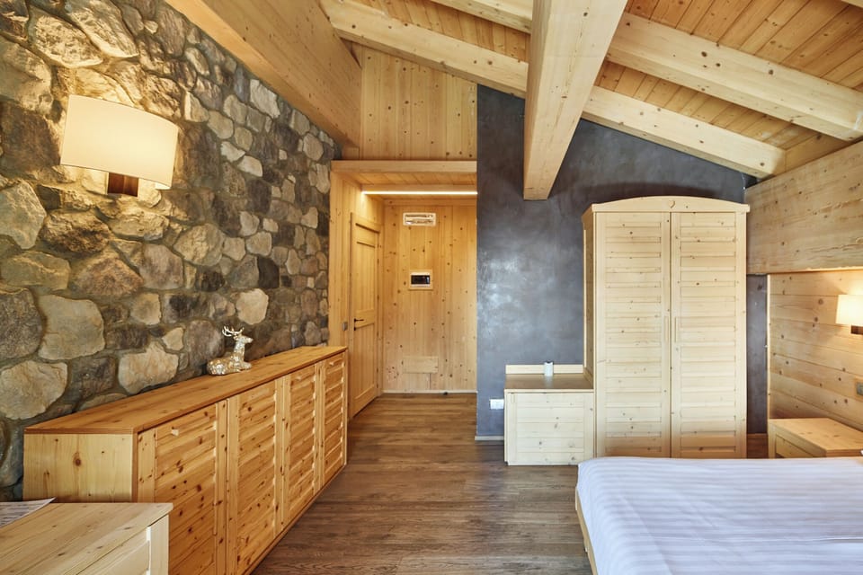 Deluxe Triple Room | In-room safe, blackout drapes, free WiFi