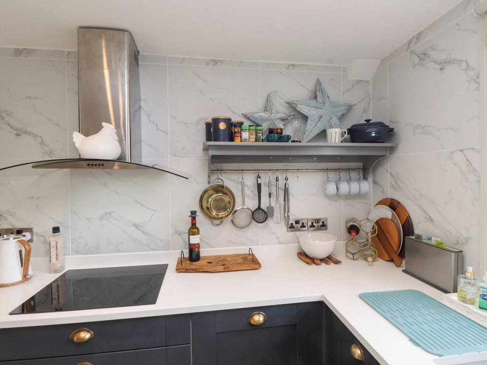 Fridge, dishwasher, toaster, cookware/dishes/utensils