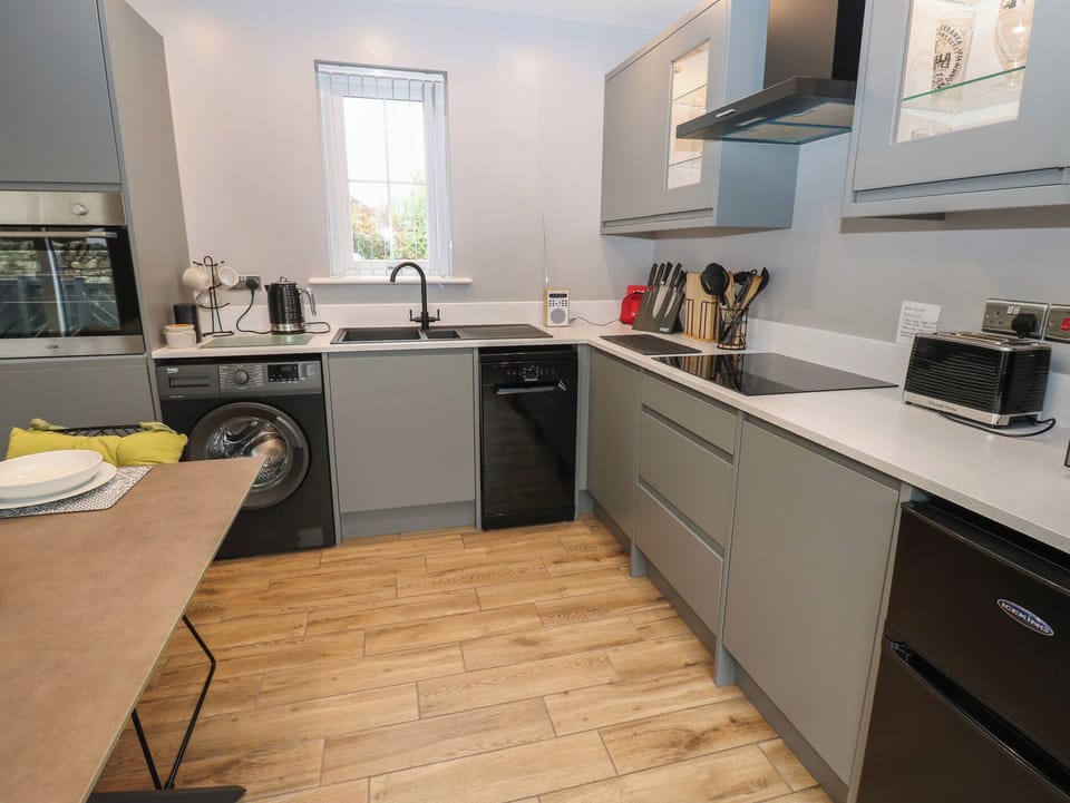 Dishwasher, cookware/dishes/utensils