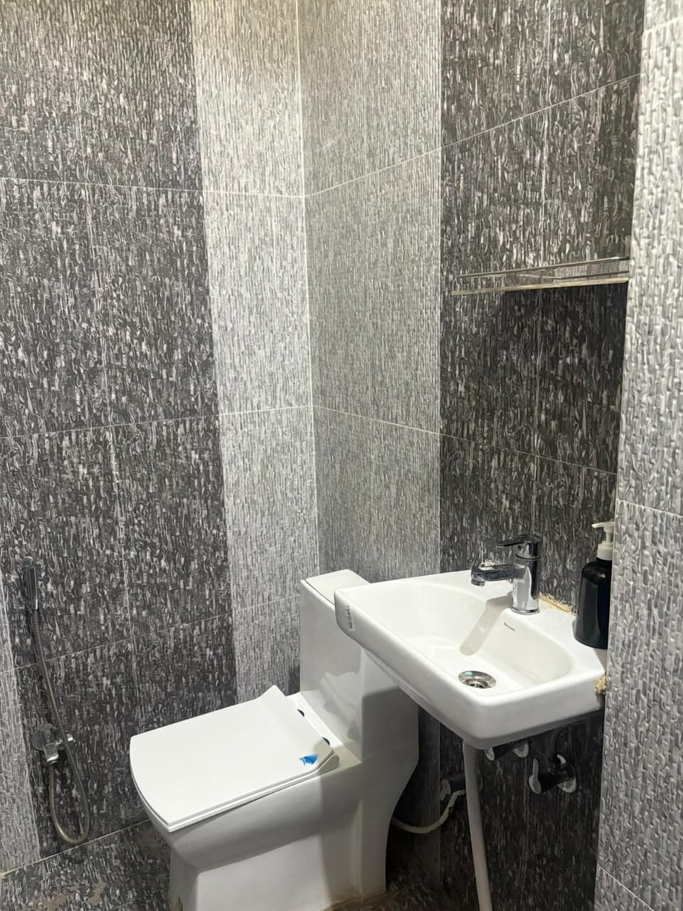 Deluxe Double Room | Bathroom shower