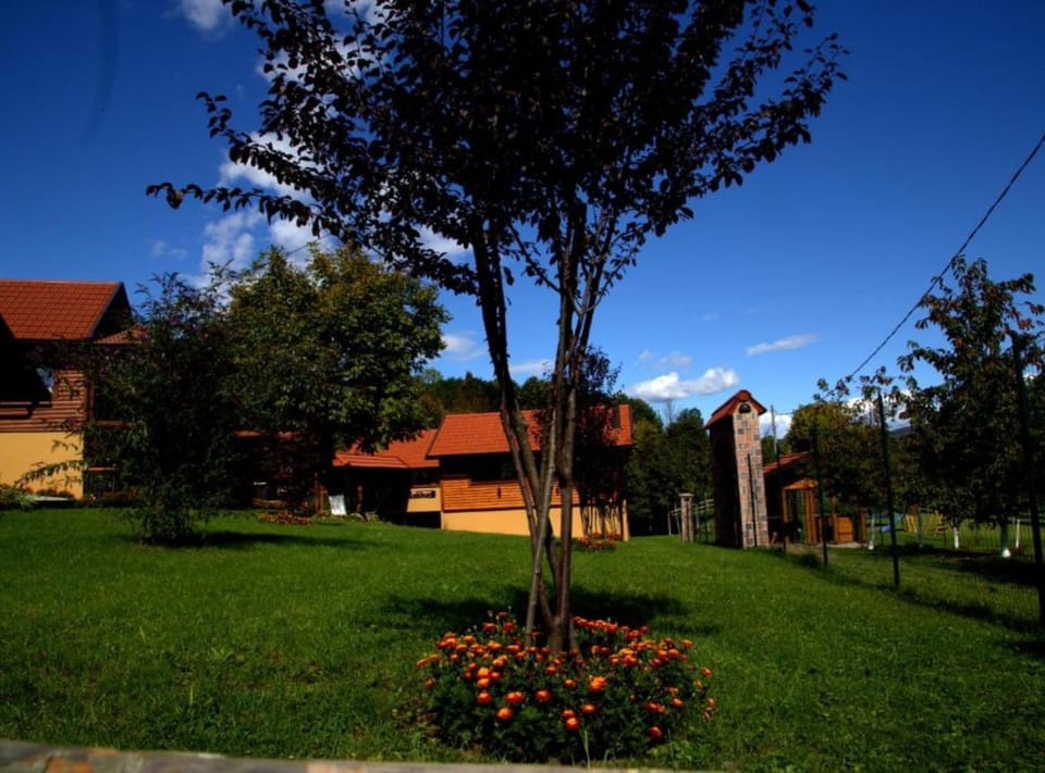 House (Five Bedroom Holiday Home) | Garden