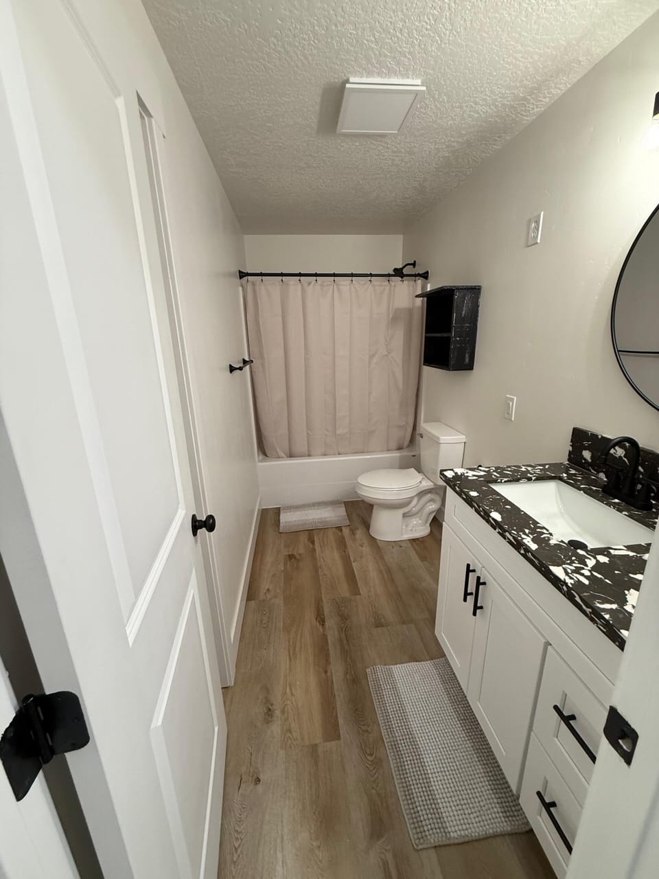Studio Suite, Kitchenette | Bathroom
