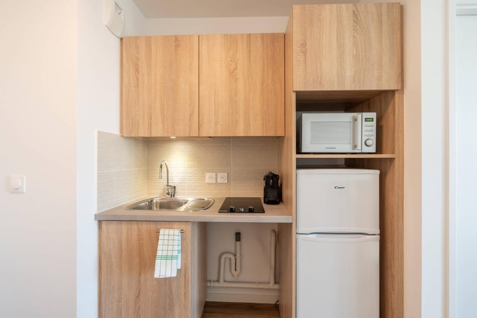 Suite, Multiple Beds, Non Smoking | Bed sheets