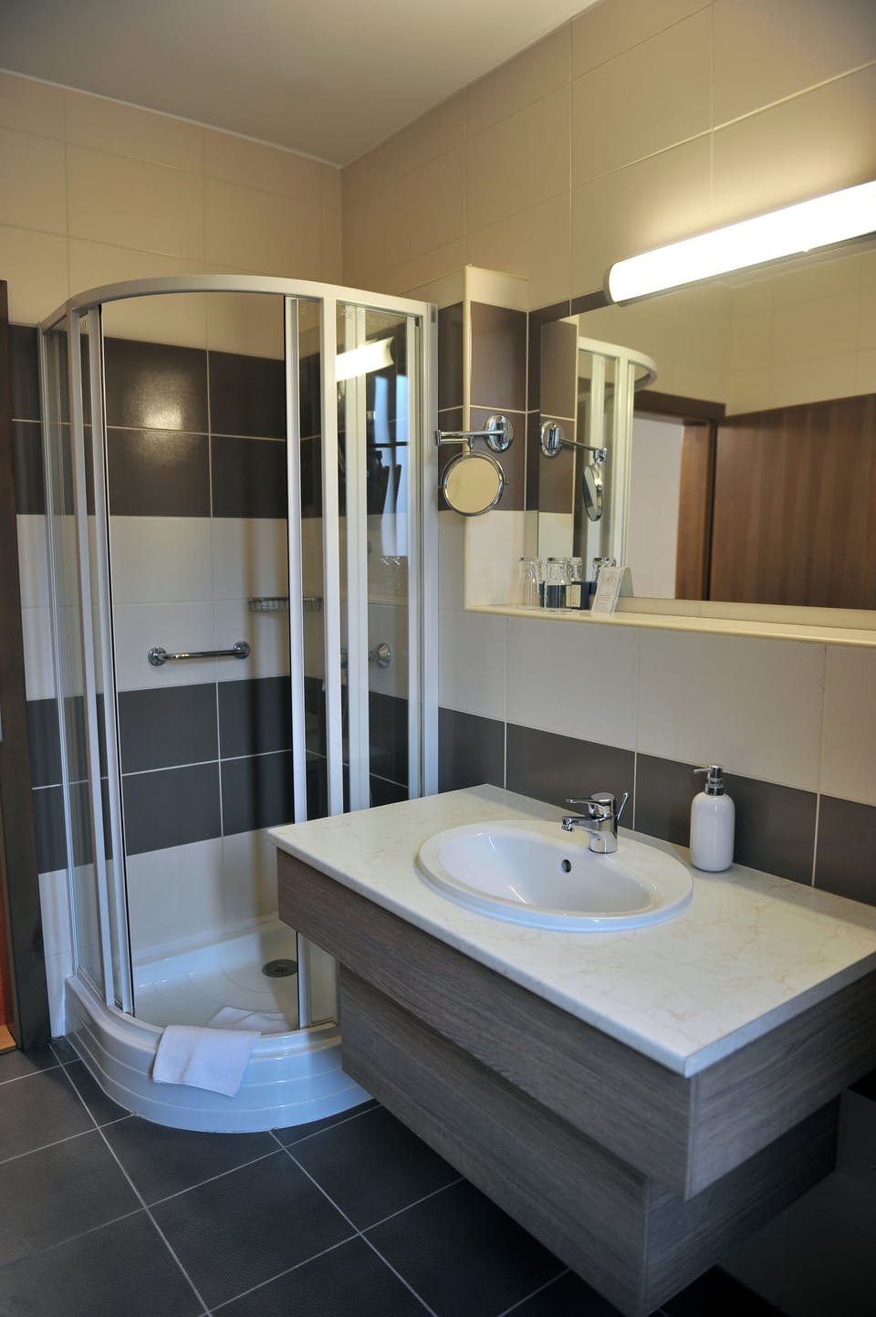 Superior Double or Twin Room, City View | Bathroom