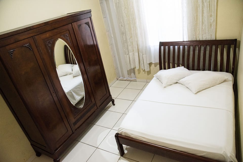 WiFi (free), bed sheets