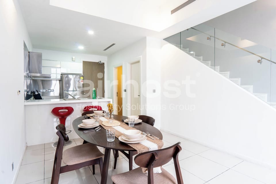 Apartment, 1 Queen Bed, Non Smoking, City View | Dining room