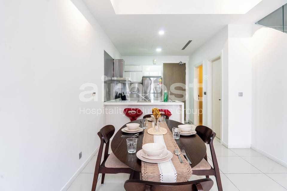 Apartment, 1 Queen Bed, Non Smoking, City View | Dining room