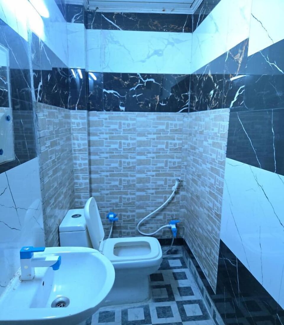 Superior Double Room | Bathroom | Shower, free toiletries, towels, soap