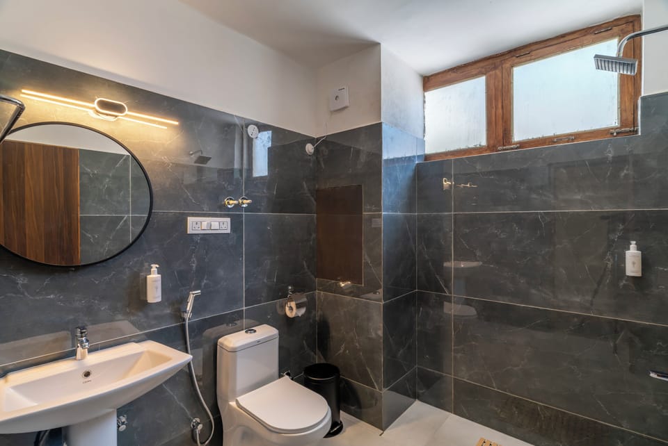 Bed in 6 Bed Female Dormitory with Mountain View | Bathroom | Shower