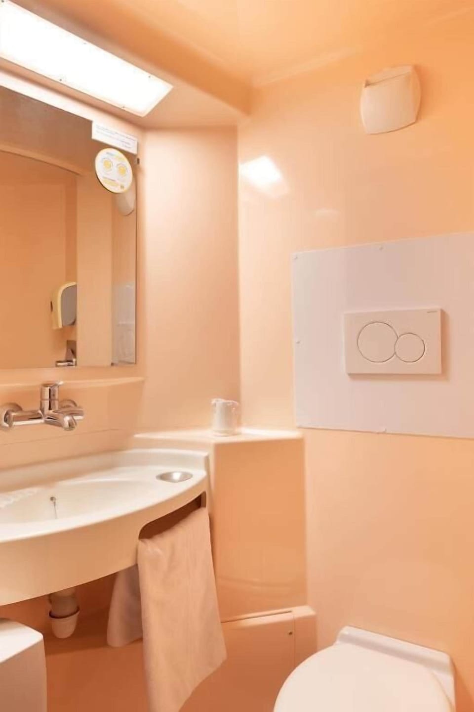 Shower, free toiletries, soap, shampoo