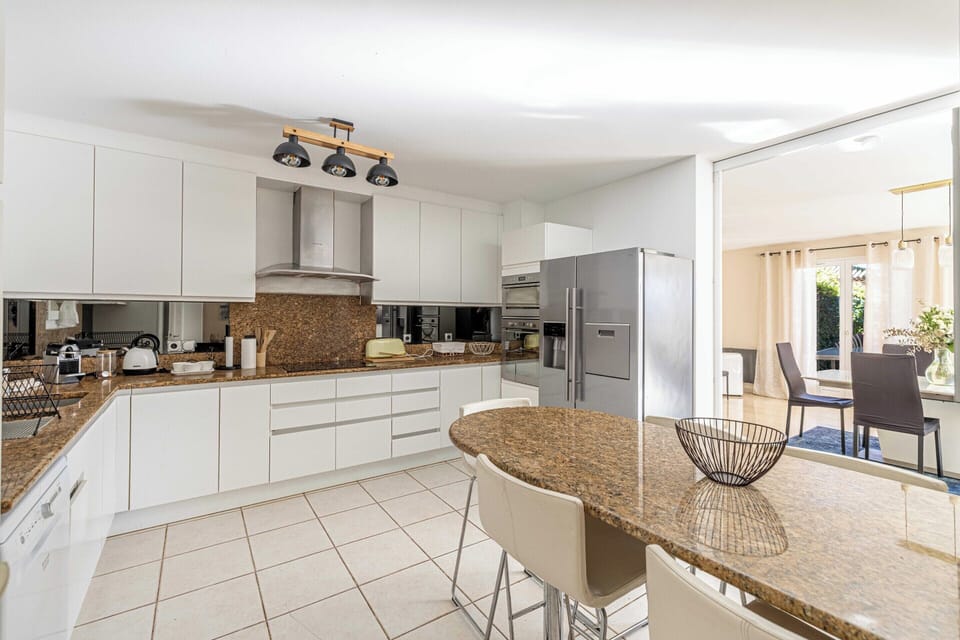 Apartment | Private kitchen | Fridge, microwave, oven, stovetop
