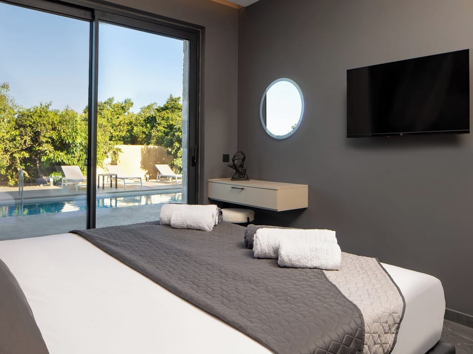 Luxury Villa, Garden View | Soundproofing, iron/ironing board, free WiFi, bed sheets