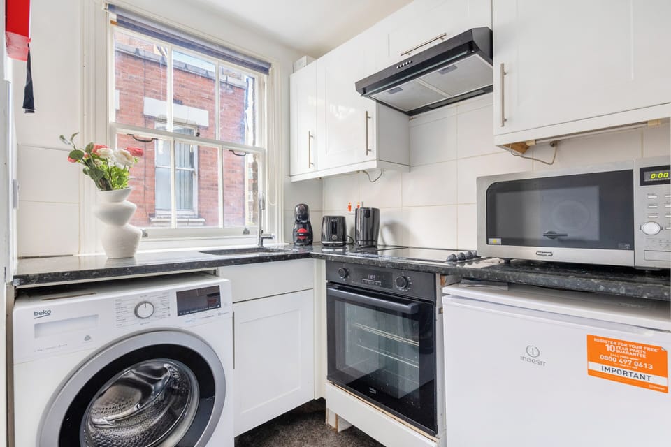 City Apartment, 2 Double Beds, Non Smoking, City View | Private kitchen | Espresso maker, coffee/tea maker, electric kettle, toaster
