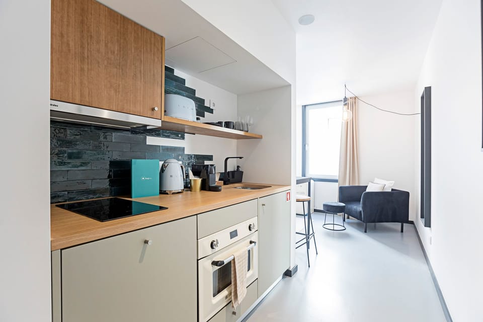 Studio, Courtyard View | Private kitchen