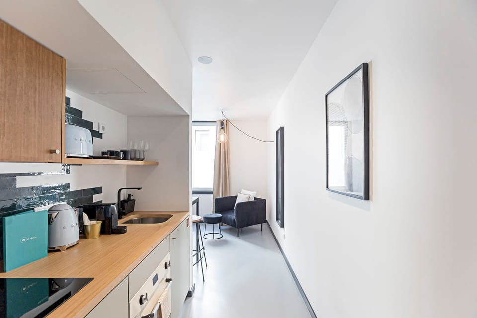 Studio, Courtyard View | Private kitchen