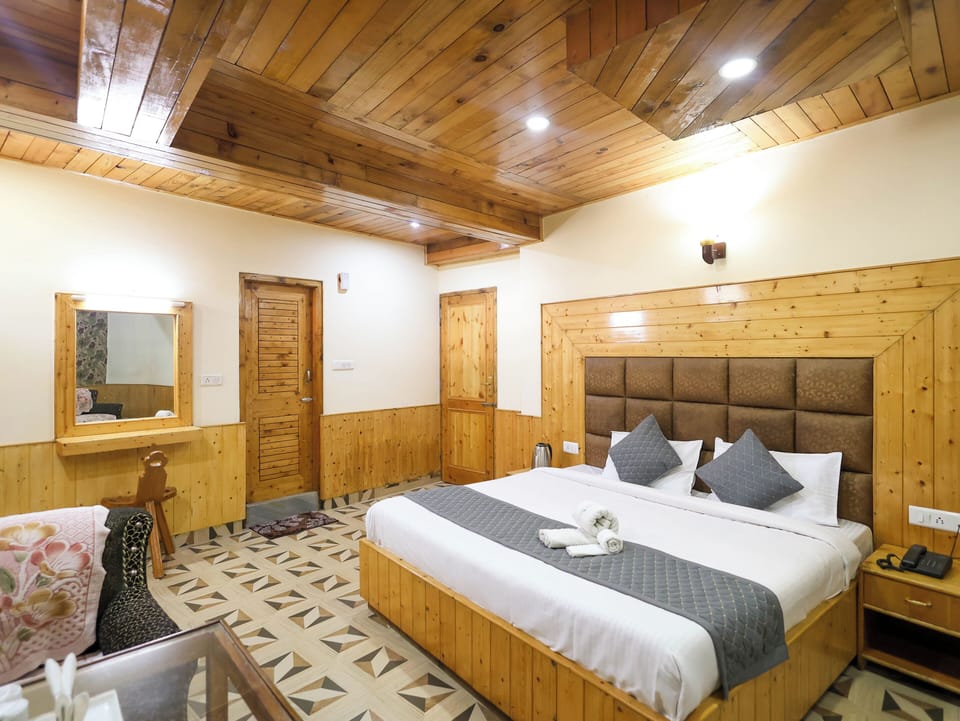Luxury Double Room, 1 King Bed, Balcony, River View | Egyptian cotton sheets, premium bedding, down comforters, desk