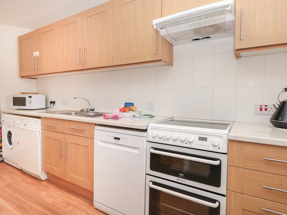 Dishwasher, cookware/dishes/utensils