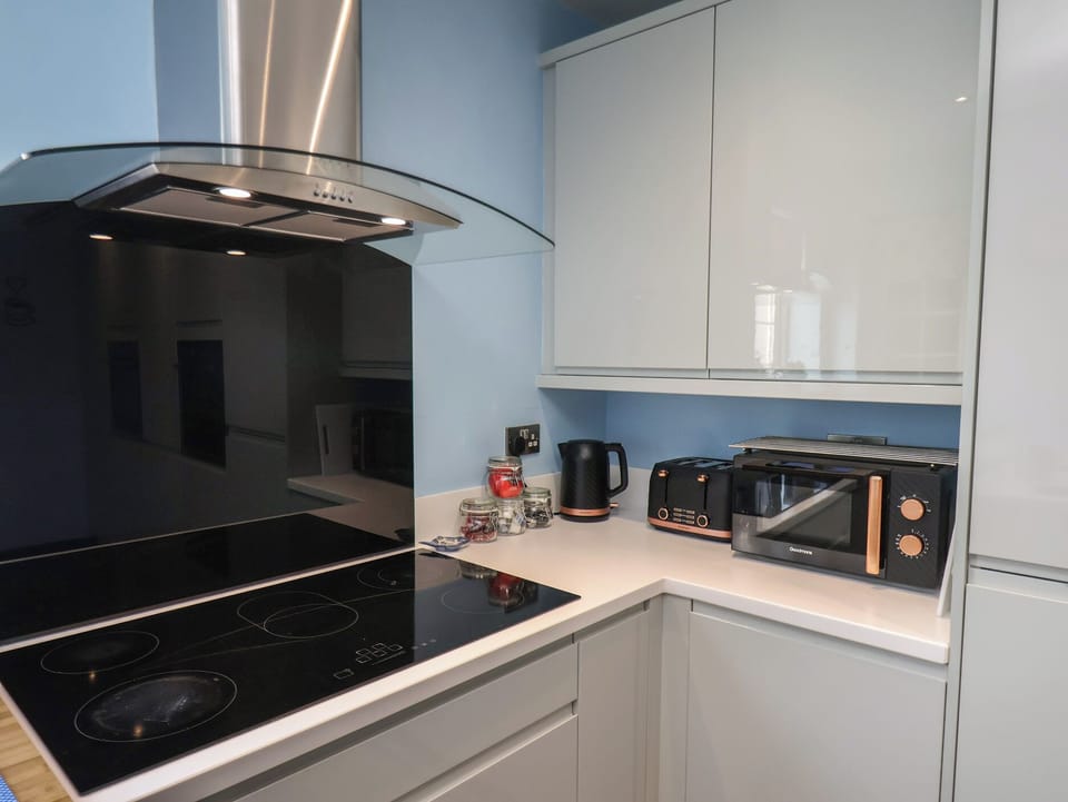 Dishwasher, cookware/dishes/utensils
