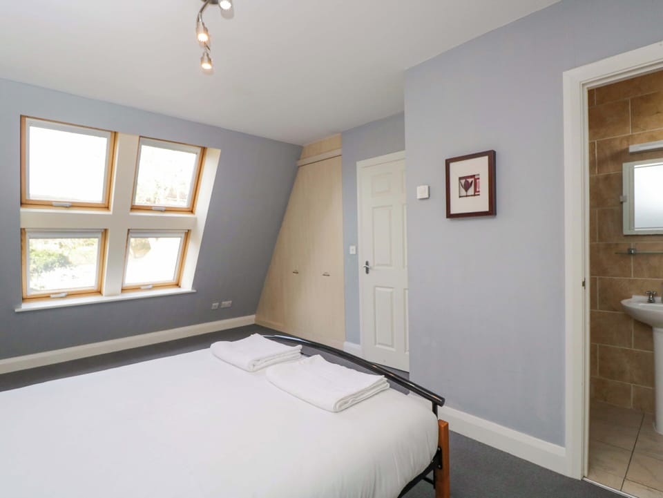 6 bedrooms, WiFi (free), individually decorated, individually furnished