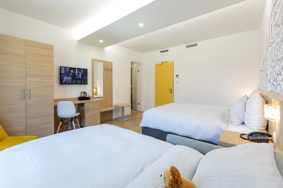 Deluxe Double Room, Balcony, Lake View | In-room safe, blackout drapes, free WiFi