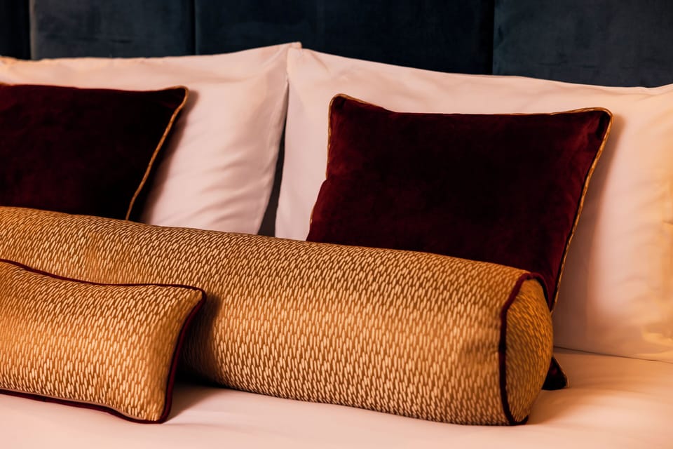 Minibar, free WiFi, bed sheets